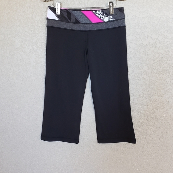 Lululemon capris - Picture 1 of 5